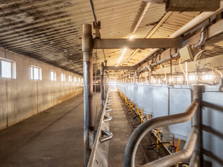 More Photos Of 1400 Lewandowski Rd, Sunnyside Specialty For Sale