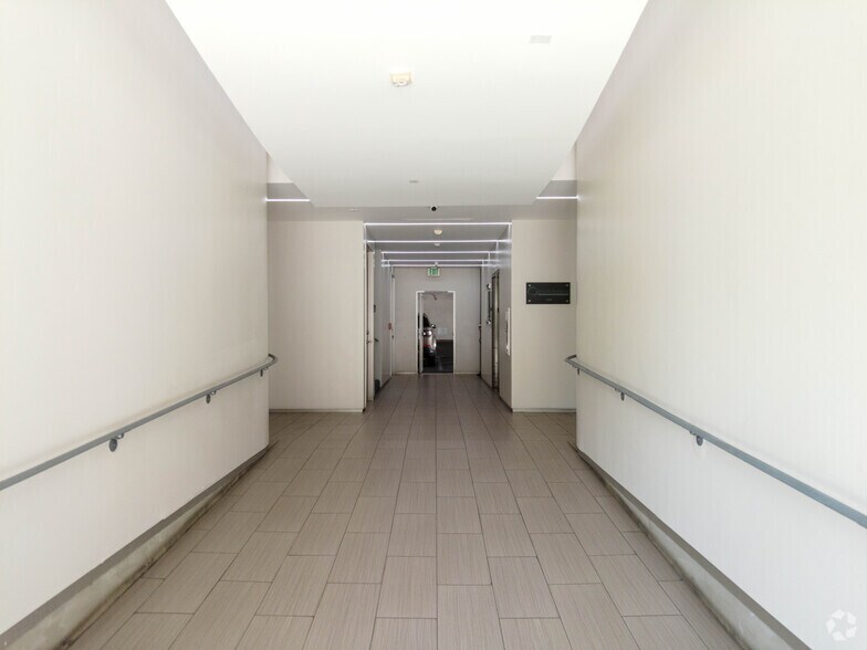 More Photos Of 215 S La Cienega Blvd, Beverly Hills Office For Lease