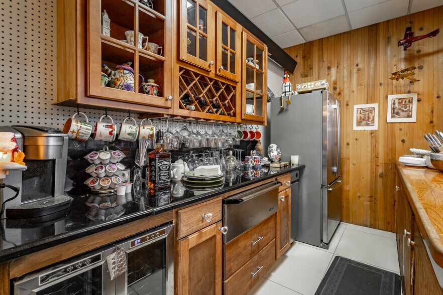 More Photos Of 395 S Ocoee St, Cleveland Showroom For Sale