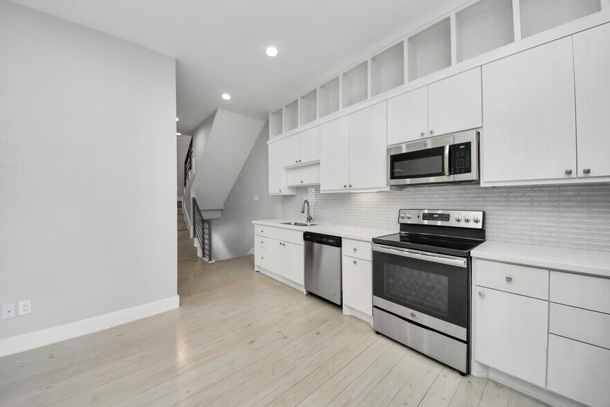 More Photos Of 1708 Winter St, Houston Apartments For Sale