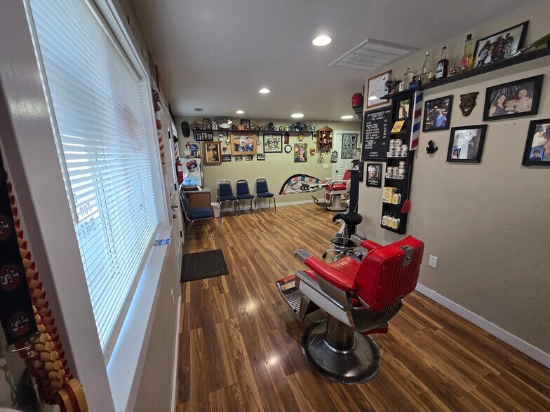 More Photos Of 616 Hemlock St, Brookings Office For Sale