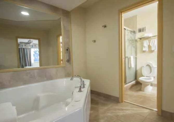More Photos Of Ft Lauderdale Aiport and Port Everglades Cruise Hotel, Fort Lauderdale Hotel For Sale