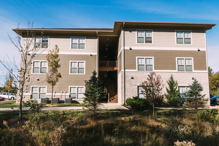 Primary Photo Of 820 Elm St, Godfrey Apartments For Sale