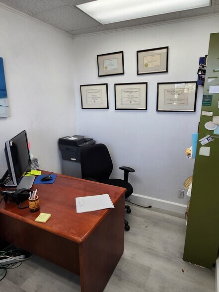 More Photos Of 960 W 17th St, Santa Ana Office For Sale