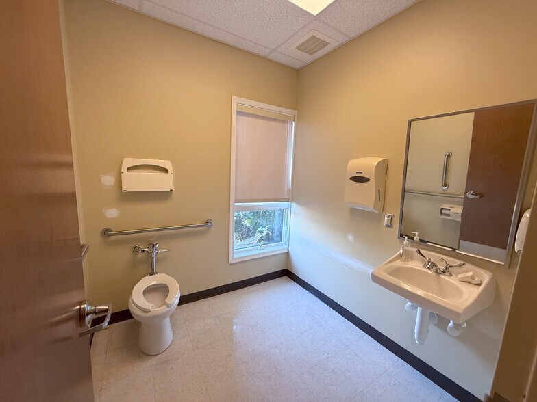 More Photos Of 101 Lexington Rd, Woolwich Office For Lease