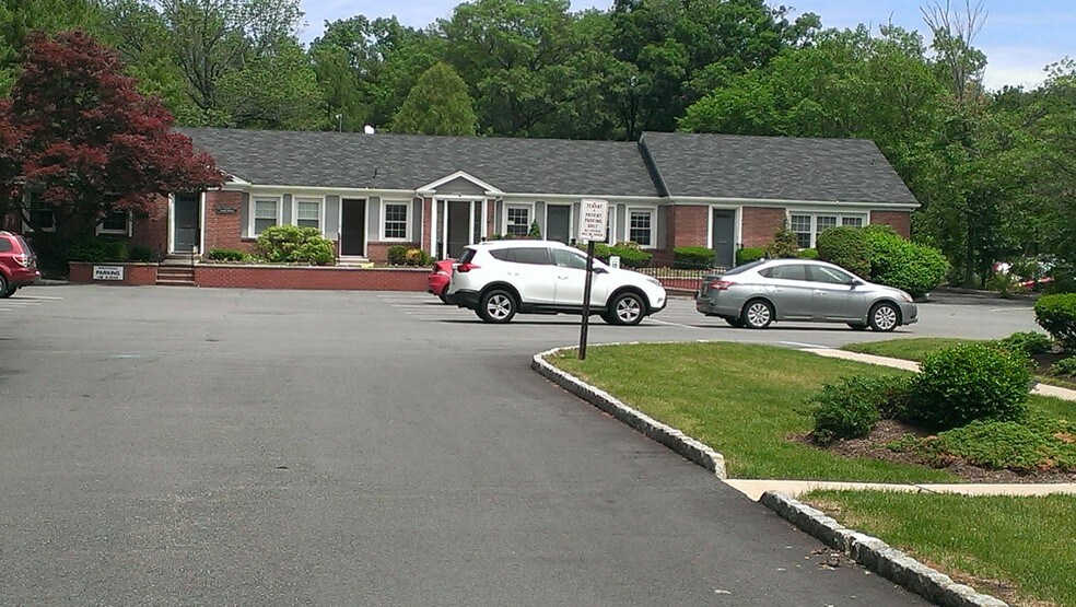 More Photos Of 65 E Northfield Rd, Livingston Medical For Lease