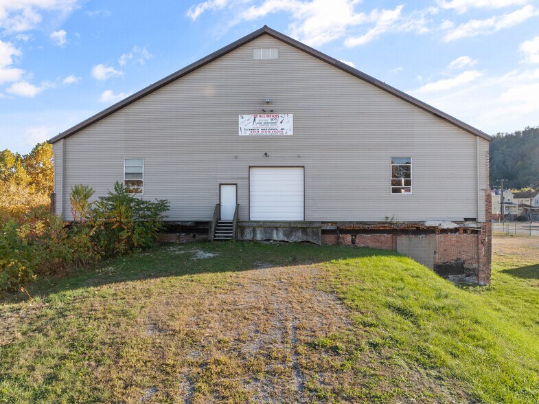 More Photos Of 2200 Union St, Bellaire Industrial For Sale