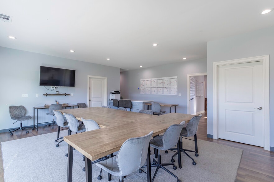 More Photos Of 2356 Alabama River Pky, Millbrook Flex For Sale