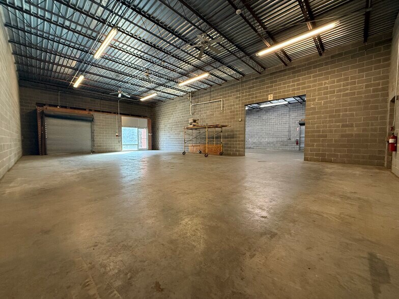 More Photos Of 150 Southmoore Ave, Aberdeen Warehouse For Lease