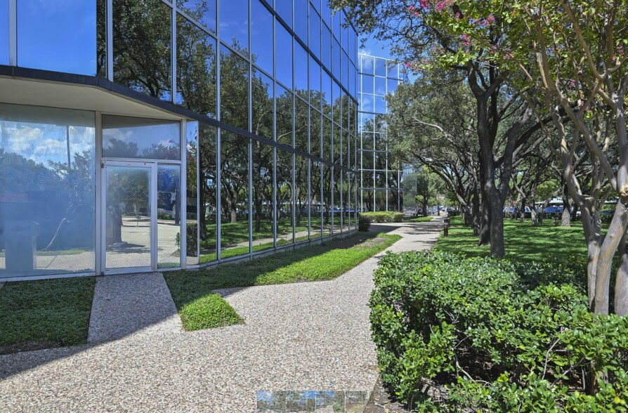 More Photos Of 8600 Freeport Pky, Irving Office For Sale
