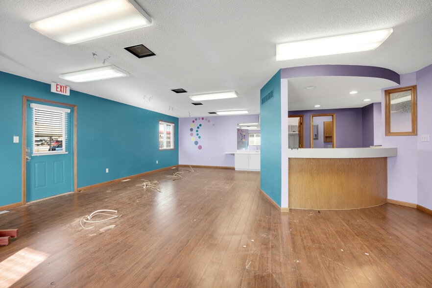 More Photos Of 804 Winchester Dr, Sedalia Medical For Sale