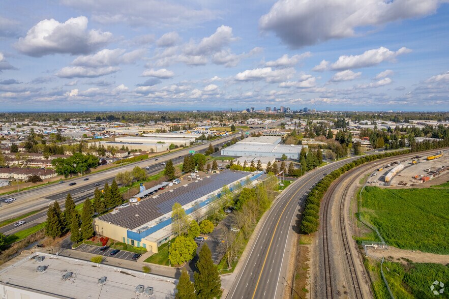 More Photos Of 3300 Industrial Blvd, West Sacramento Research And Development For Lease
