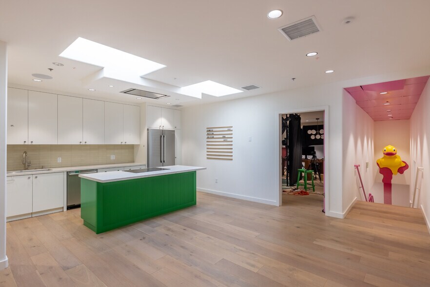 More Photos Of 3058 N Lima St, Burbank Warehouse For Sale