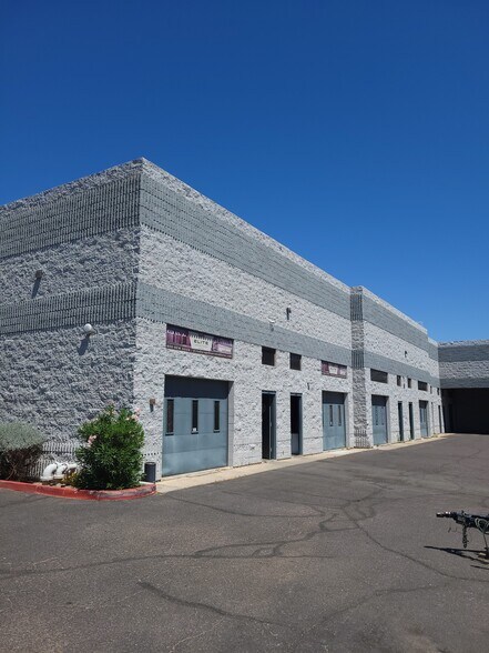 Primary Photo Of 7652 E Greenway Rd, Scottsdale Warehouse For Lease