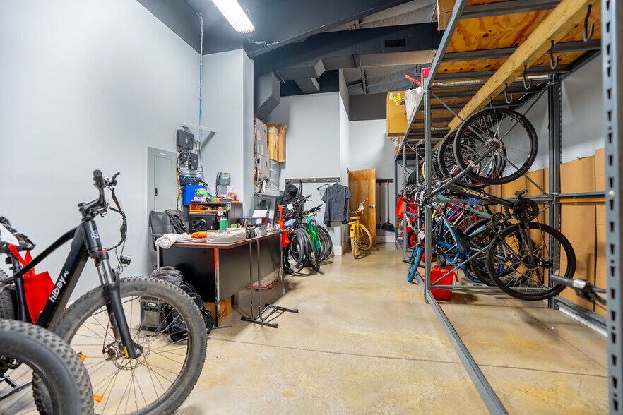 More Photos Of 21 Hollywood Blvd SW, Fort Walton Beach General Retail For Sale