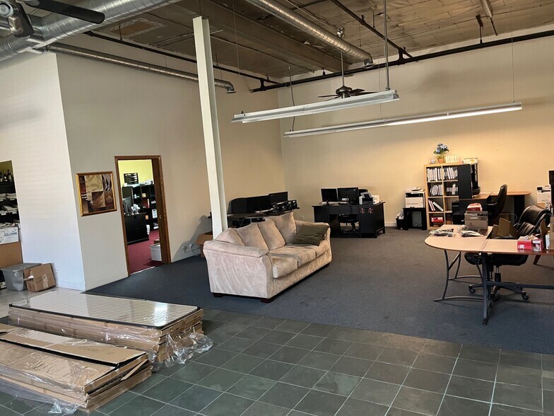 More Photos Of 123 N 10th Ave, Melrose Park Warehouse For Lease