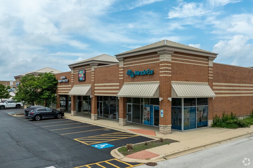 More Photos Of 805-821 N Randall Rd, Batavia Storefront For Lease