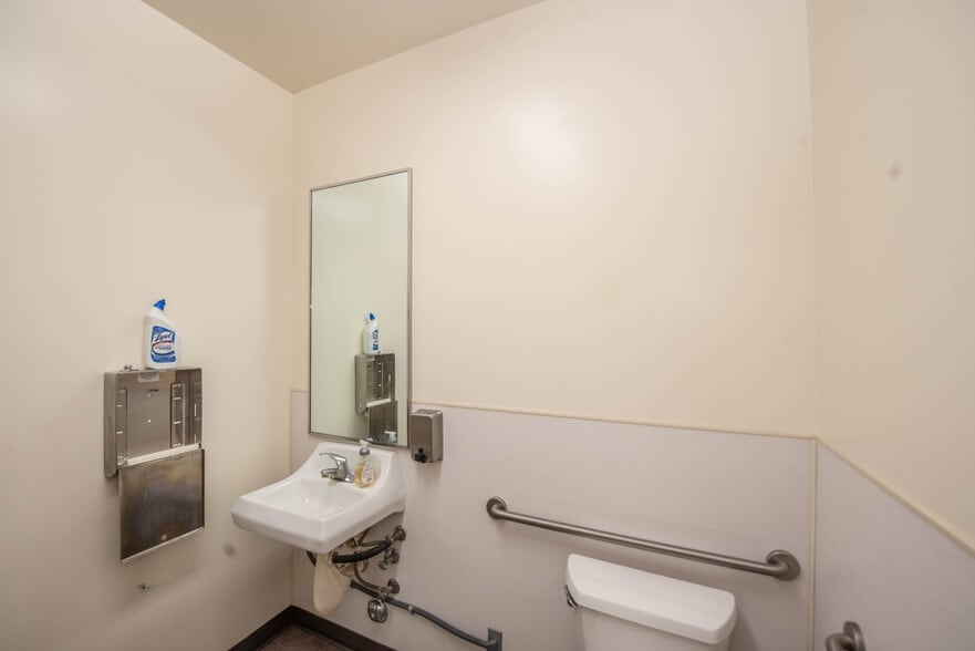 More Photos Of 1678-1692 Ord Way, Oceanside Warehouse For Lease