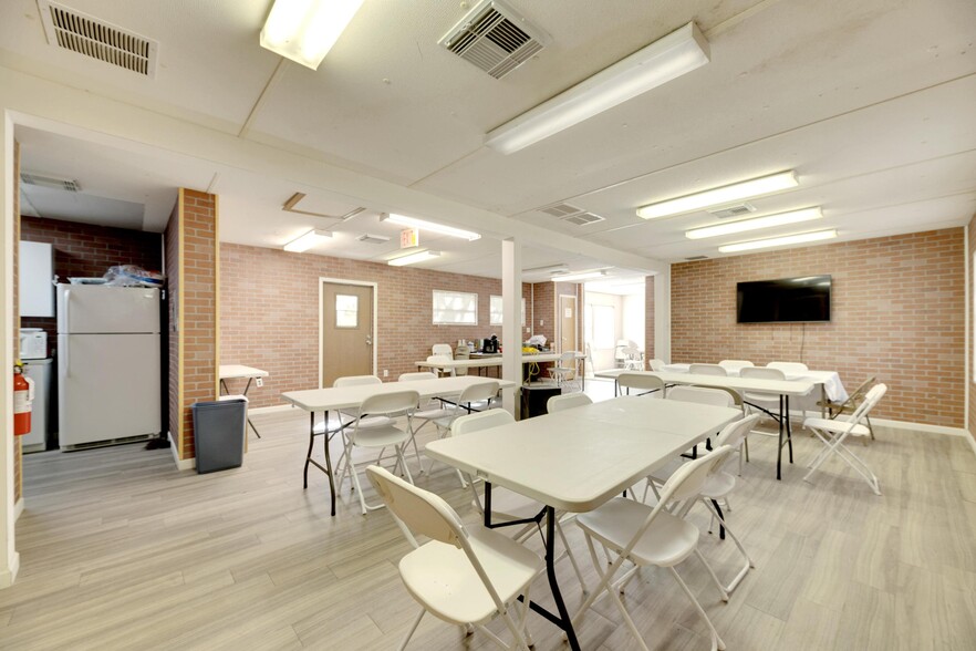 More Photos Of 3001 S Kings Ave, Brandon Religious Facility For Sale