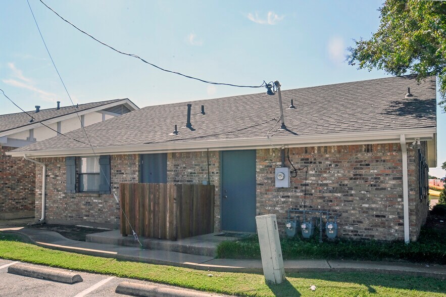 More Photos Of 2700 Brown Trl, Bedford Office For Sale