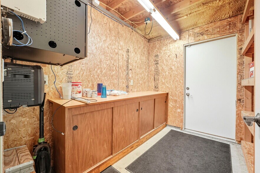 More Photos Of 635 E Business 30, Columbia City Showroom For Sale