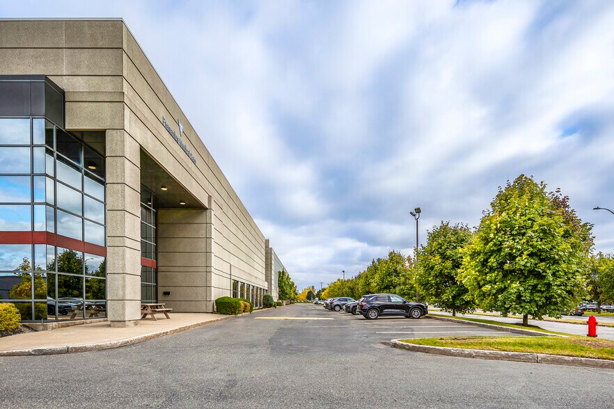 More Photos Of 1600-1660 Av 32e, Montréal Warehouse For Lease