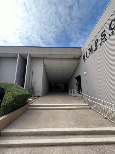 More Photos Of 6116 Skyline Dr, Houston Light Distribution For Lease