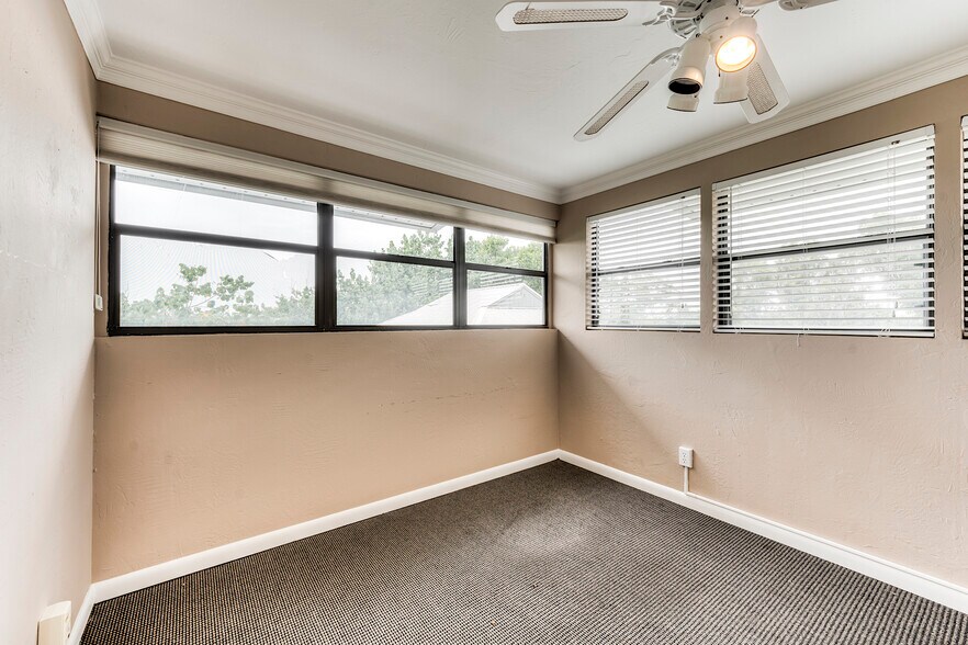More Photos Of 1149 Periwinkle Way, Sanibel Office For Sale