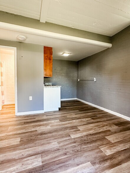 More Photos Of 300 Wilson Ave, Wakefield Sussex Self Storage For Sale