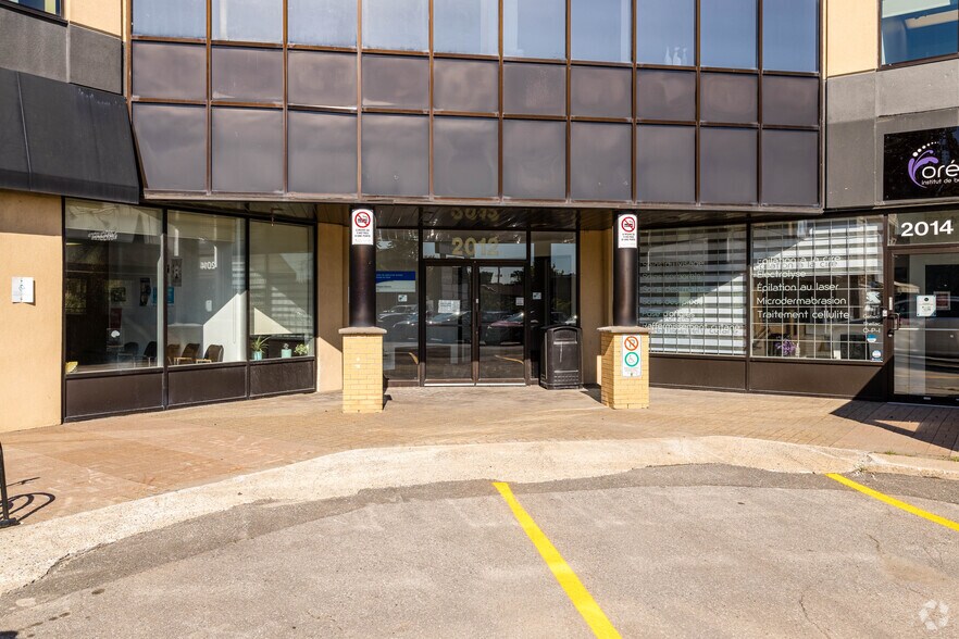 More Photos Of 2000-2016 Boul René-Laennec, Laval Storefront Retail Office For Lease