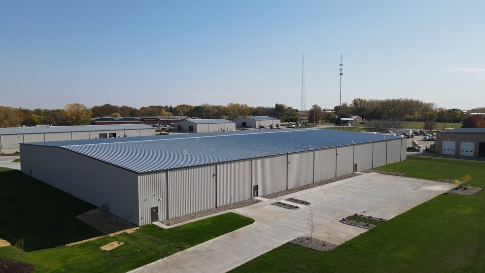 More Photos Of 1477 NE 67th Pl, Des Moines Distribution For Lease