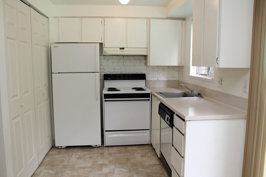 More Photos Of 1822 SE Ash St, Portland Multifamily For Sale