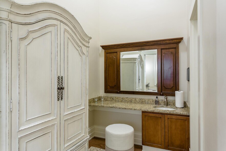 More Photos Of 12 Middlebrook Ave, Staunton Restaurant For Lease