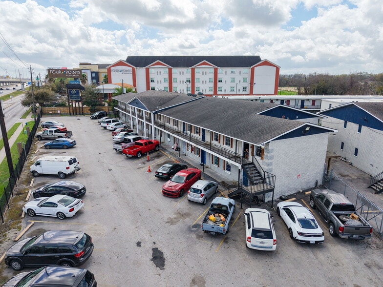 More Photos Of 8700 Gulf Fwy, Houston Apartments For Sale