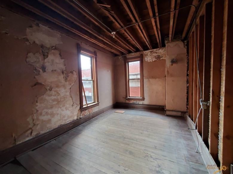 More Photos Of 305 W Main St, Lead Restaurant For Sale