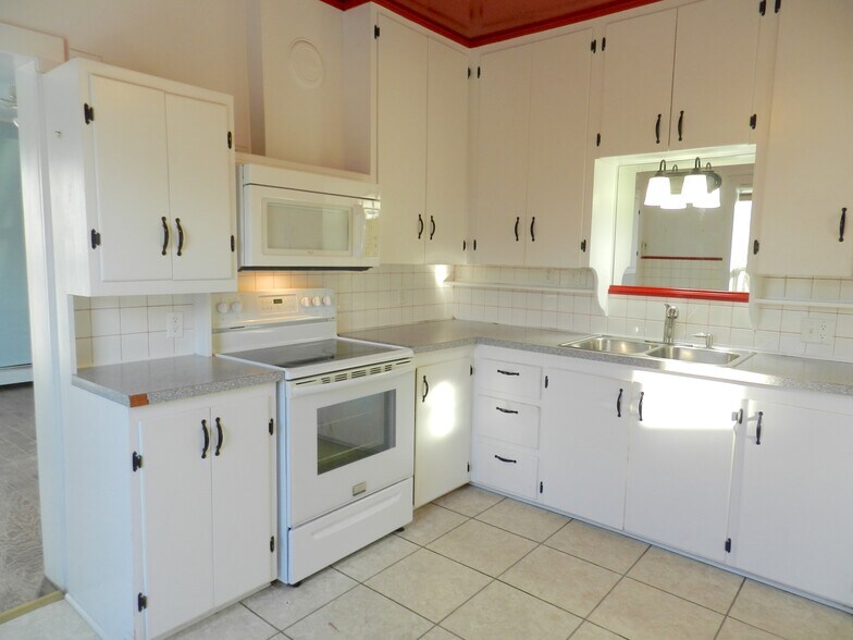 More Photos Of 901 Main St, Salmon Office For Sale