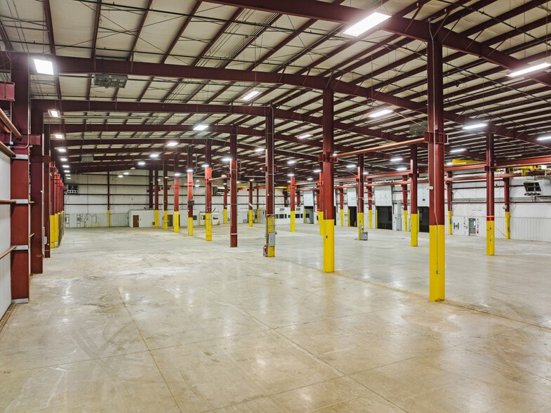 More Photos Of 220 S Noah Dr, Saxonburg Distribution For Lease