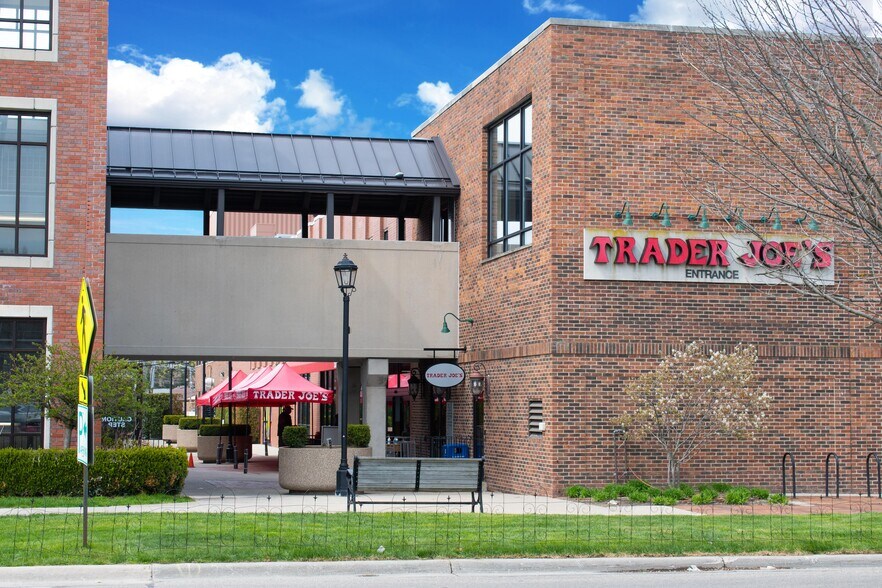 More Photos Of 17000-17030 Kercheval Ave, Grosse Pointe General Retail For Sale