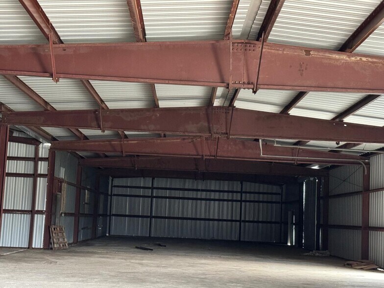 More Photos Of 5795 Fannett Rd, Beaumont Warehouse For Lease