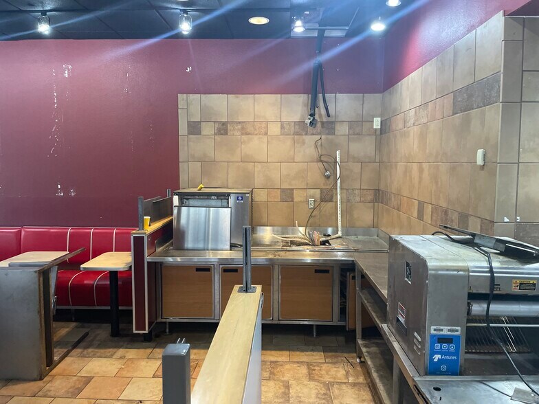 More Photos Of 1401 E Main St, Magnolia Freestanding For Lease