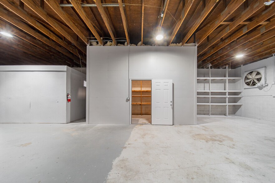 More Photos Of 3559 Veronica S Shoemaker Blvd, Fort Myers Warehouse For Lease