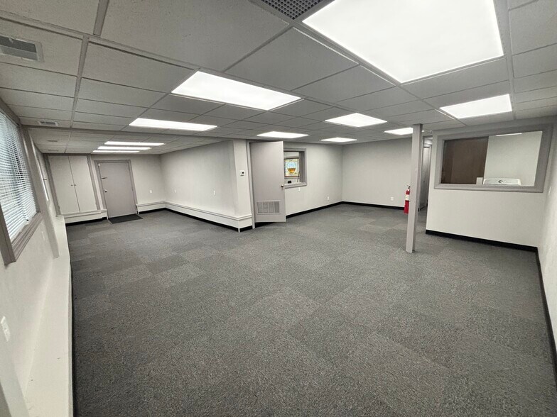 More Photos Of 733 Princeton Blvd, Elkhart Office For Lease