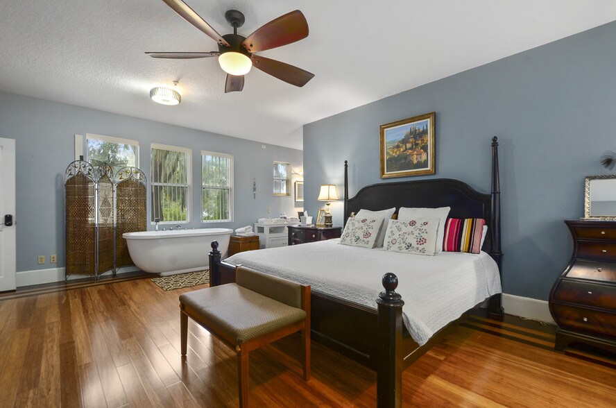 More Photos Of 620 N Tubb St, Oakland Specialty For Sale