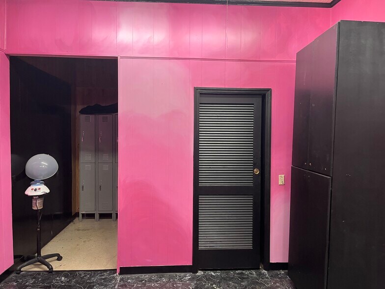 More Photos Of 1906 Parental Home Rd, Jacksonville Storefront For Sale