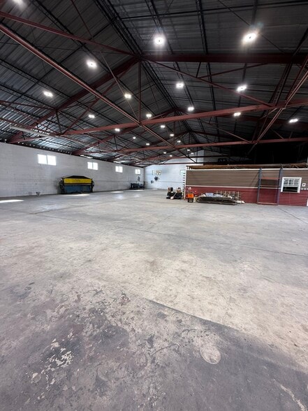 More Photos Of 936 Edith Ave, Lakeland Industrial For Sale