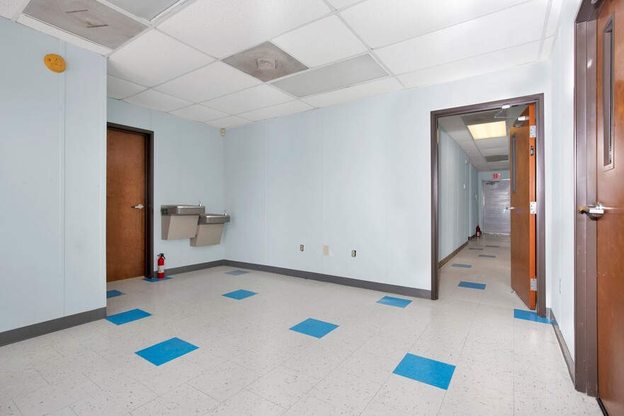 More Photos Of 2407 W 5th St, Lumberton Office For Sale