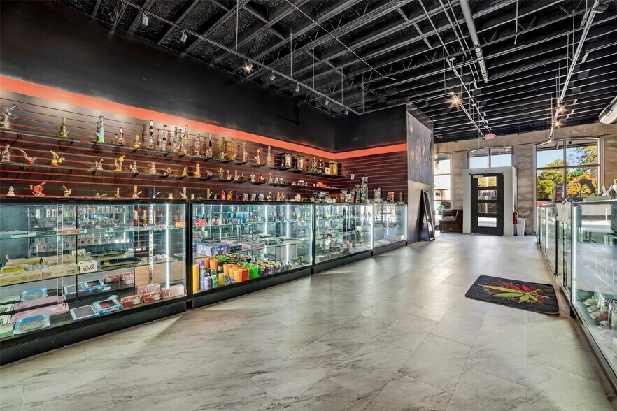 More Photos Of 923 Tx-332-loop, Liberty Hill Storefront Retail Residential For Sale