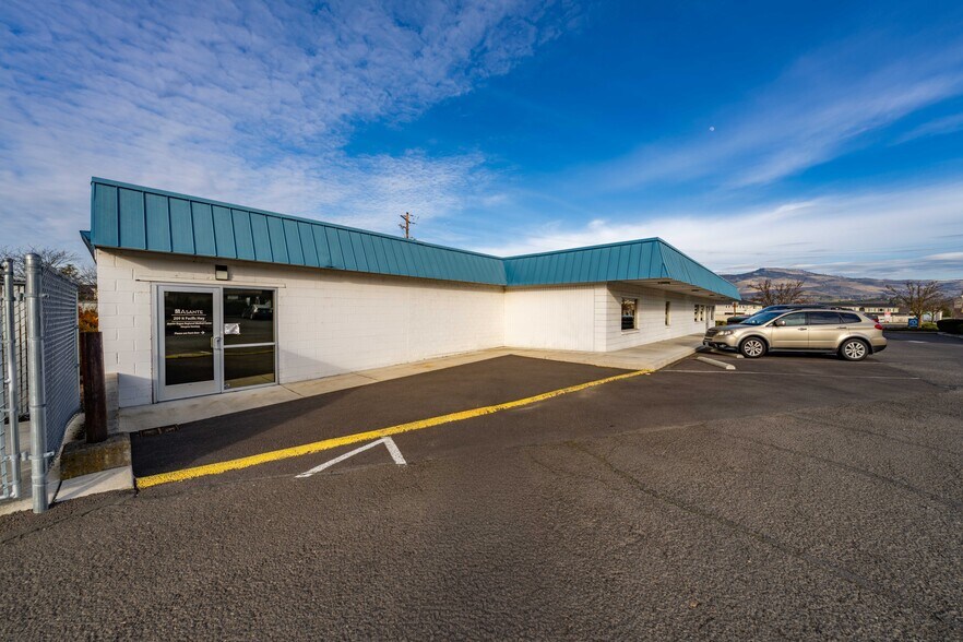 More Photos Of 209 N Pacific Hwy, Talent General Retail For Sale