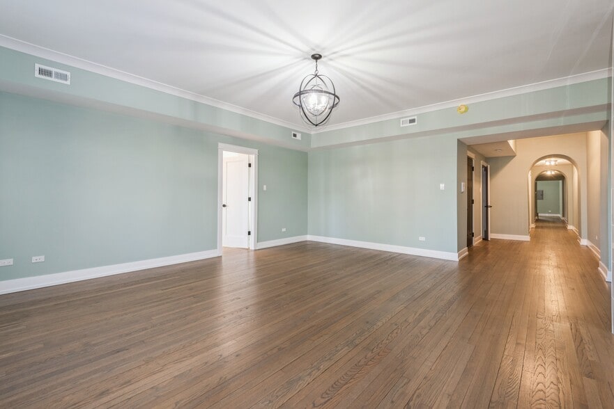 More Photos Of 1535 W Estes Ave, Chicago Multifamily For Sale