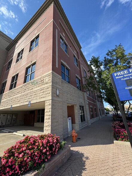 More Photos Of 301 S Main St, Naperville Unknown For Lease